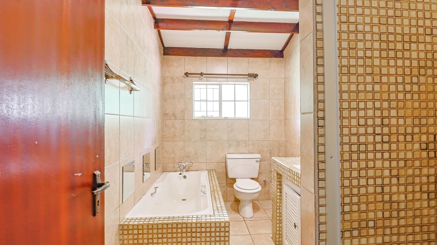 5 Bedroom Property for Sale in Protea Park North West